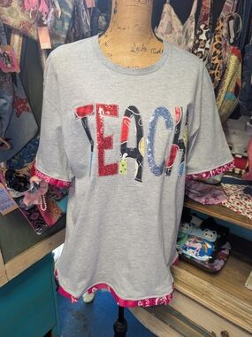 Teacher, Women's Gray 'Teach' Graphic Short Sleeve Top